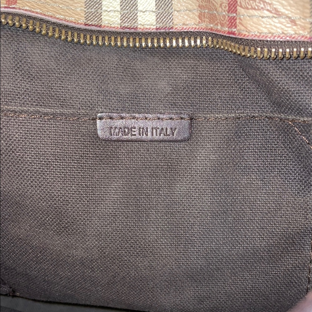 Burberry Beige and Black Checkered Tote with Sunglasses - Picture 3 of 4